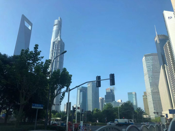 上海房產(chǎn)地產(chǎn)律師來講講開發(fā)商逾期交房是否需要支付違約金